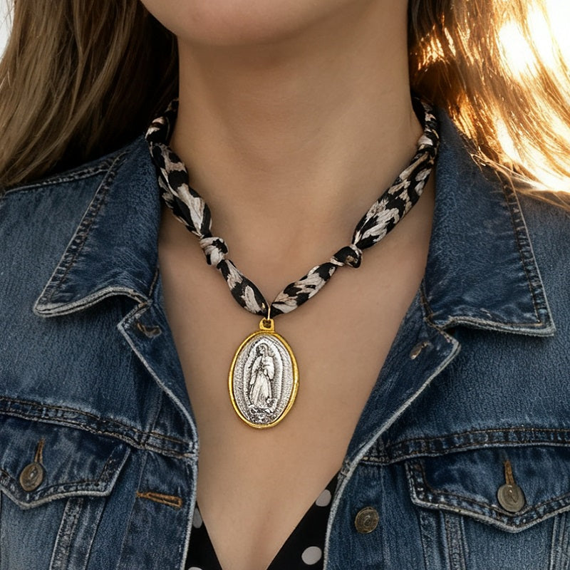 Leopard Print Titanium Steel Color-blocked Oval Portrait Leopard Print Fabric Necklace