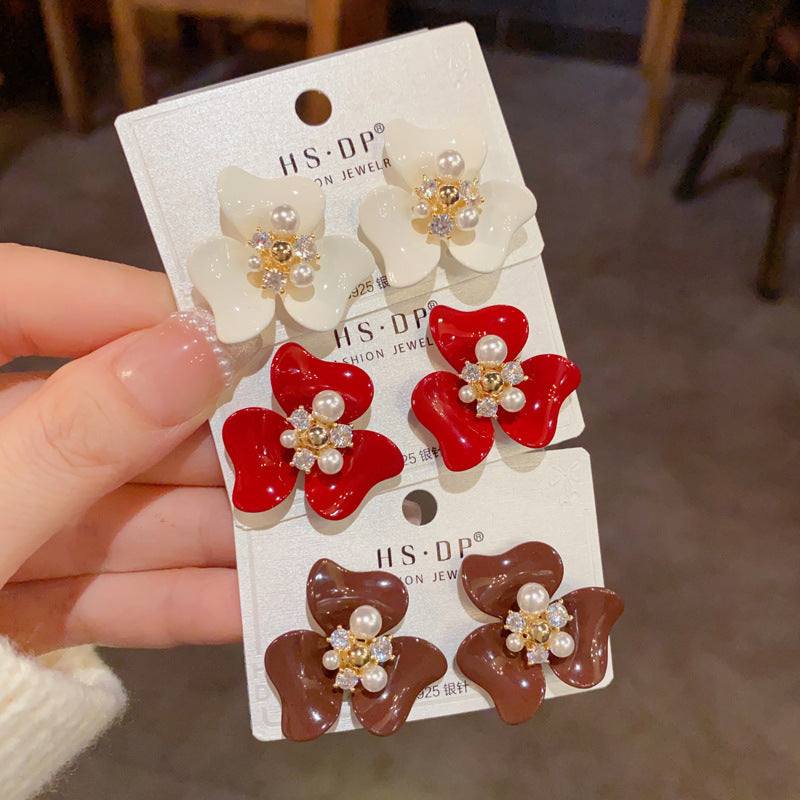 Red Pearl Petal Earrings With Diamond Embellishments (thickened With Real Gold Plating) Copper And Diamond-encrusted Petal Earrings