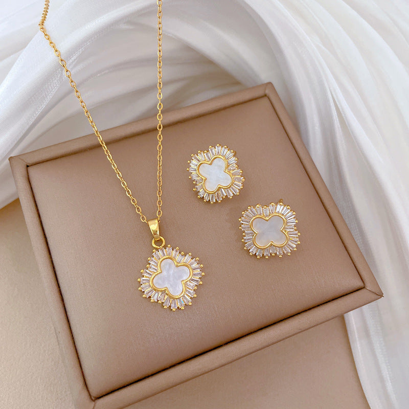 Set 26# Copper And Diamond Four-leaf Necklace And Earrings Set