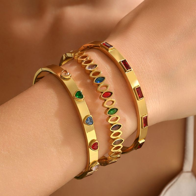 Set Titanium Steel Diamond-encrusted Round Bracelet Set