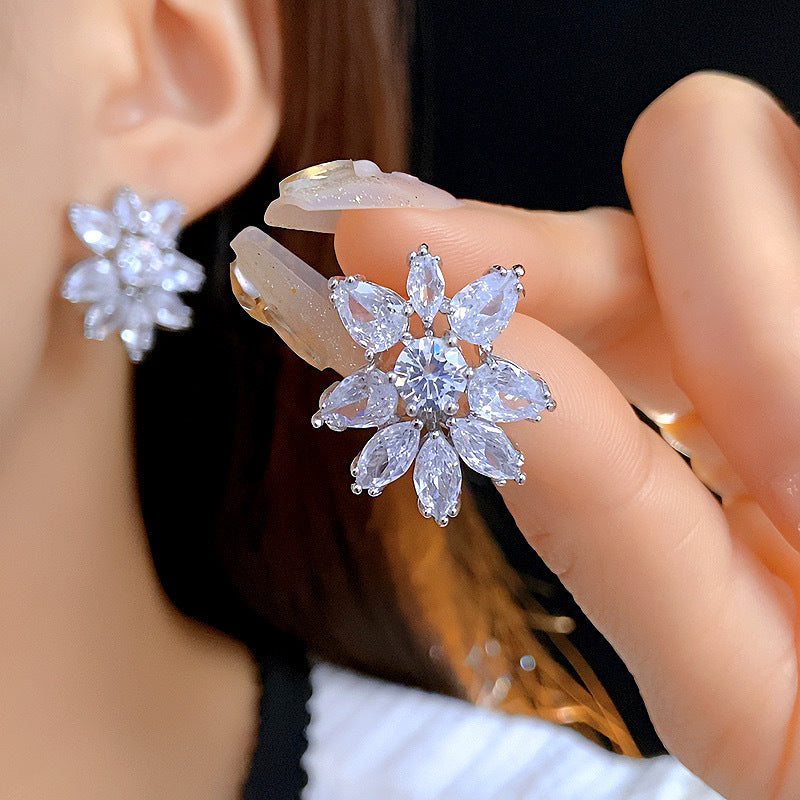 Silver (thickened With Real Gold Plating) Copper And Diamond-encrusted Flower Earrings