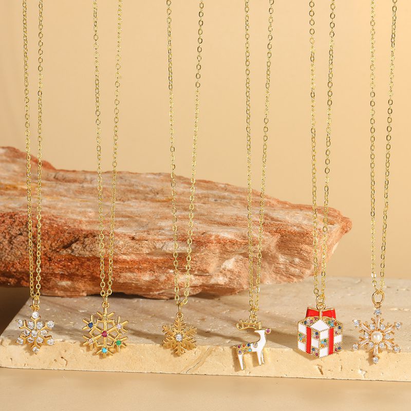 White Zirconium Snowflake Copper Diamond Pearl Snowflake Necklace